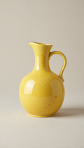 Pichet en céramique émaillée jaune soleil